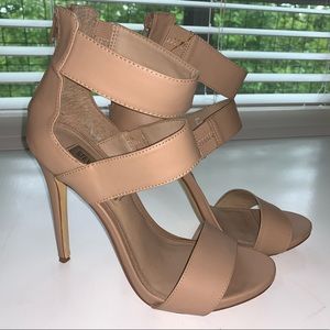 Steve Madden Nude Strappy Heel - size 8